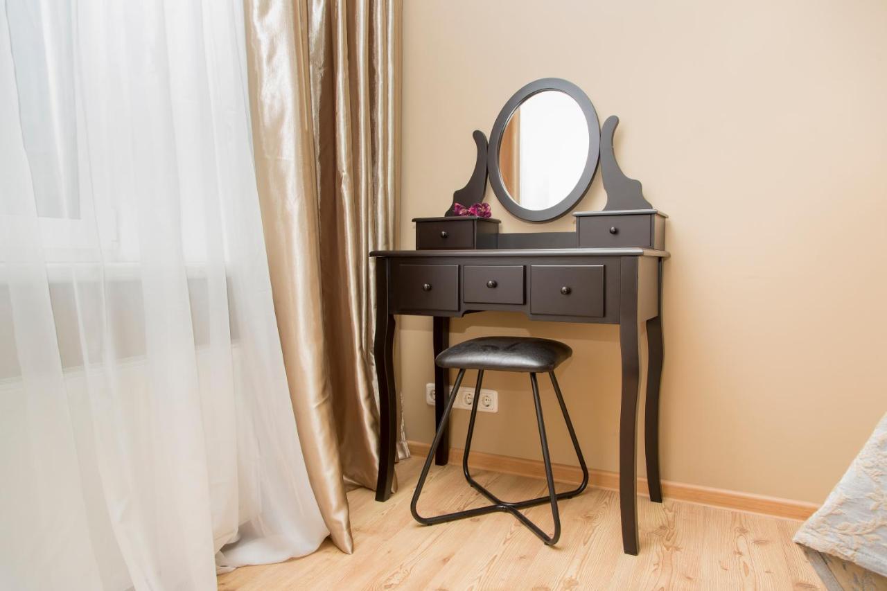 Ferienwohnung Baltic Amber In Diplomatic District & Free Parking Riga Exterior foto