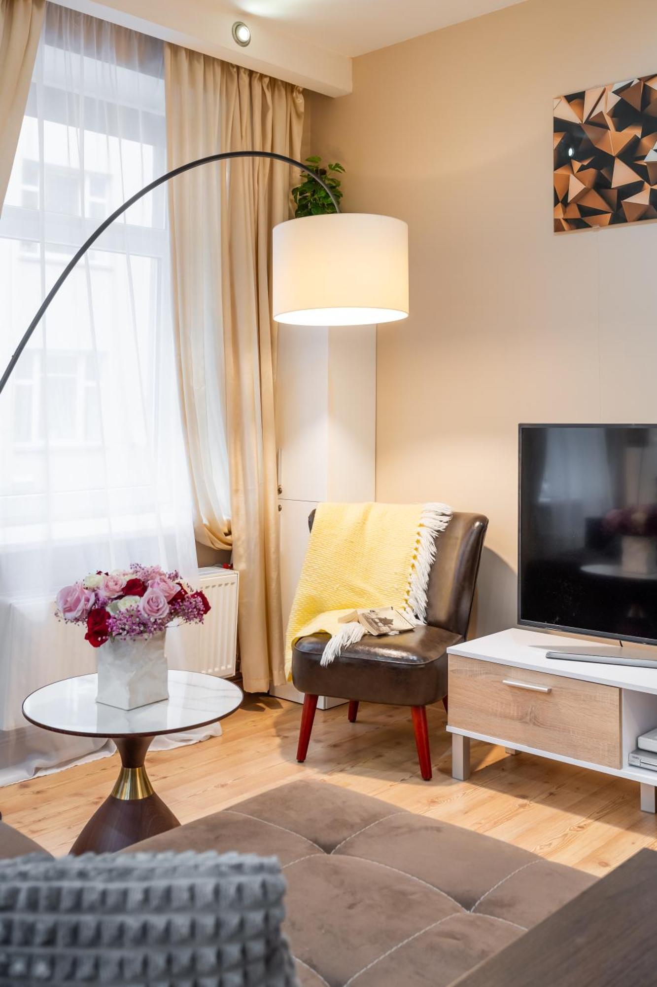 Ferienwohnung Baltic Amber In Diplomatic District & Free Parking Riga Exterior foto