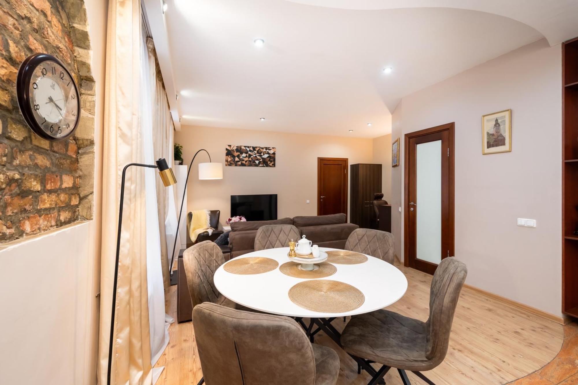 Ferienwohnung Baltic Amber In Diplomatic District & Free Parking Riga Exterior foto